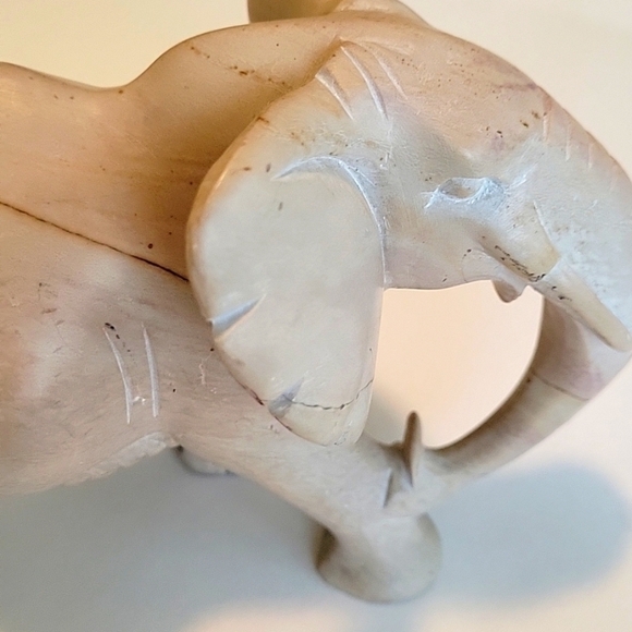 AUTHENTIC TRADITIONAL AFRICAN VINTAGE ELEPHANT SOAPSTONE figurine - Picture 7 of 10